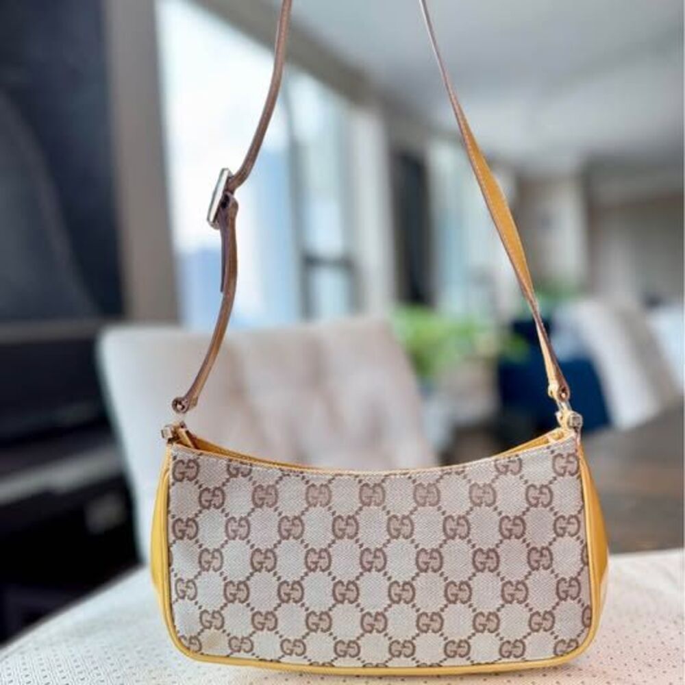 Authentic Gucci GG monogram shoulder bag canvas butter yellow patent ⭐️